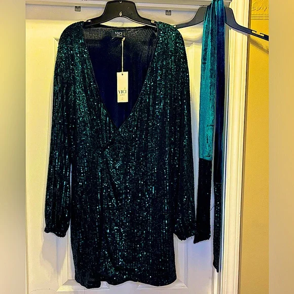 Vici | Dresses | Brand New Vici Emerald Green Sequin Dress With A Velvet Tie Belt | Poshmark Vici | Dresses | Brand New Vici Emerald Green Sequin Dress With A Velvet Tie Belt | Poshmark